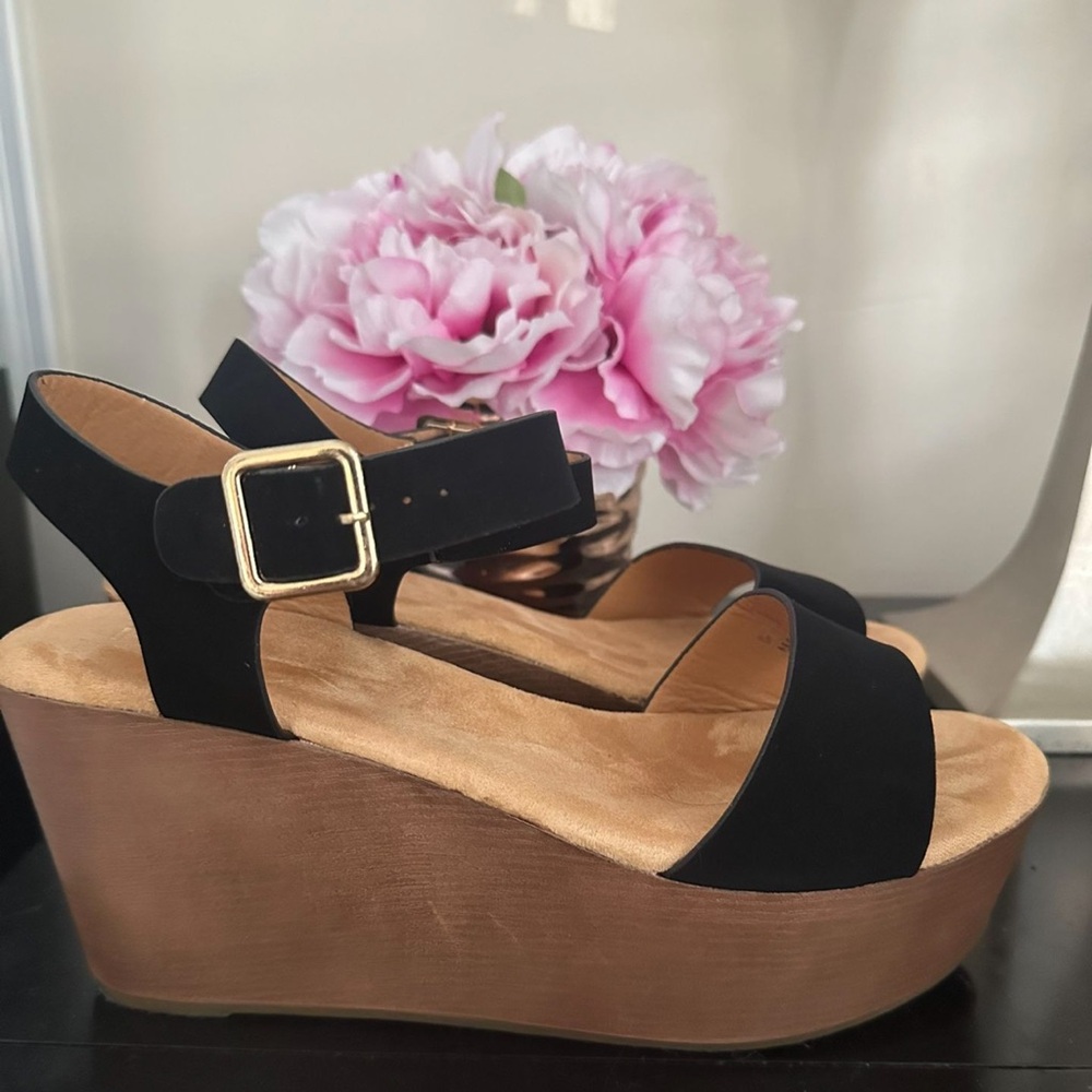 Elegant Black Wedge Sandals